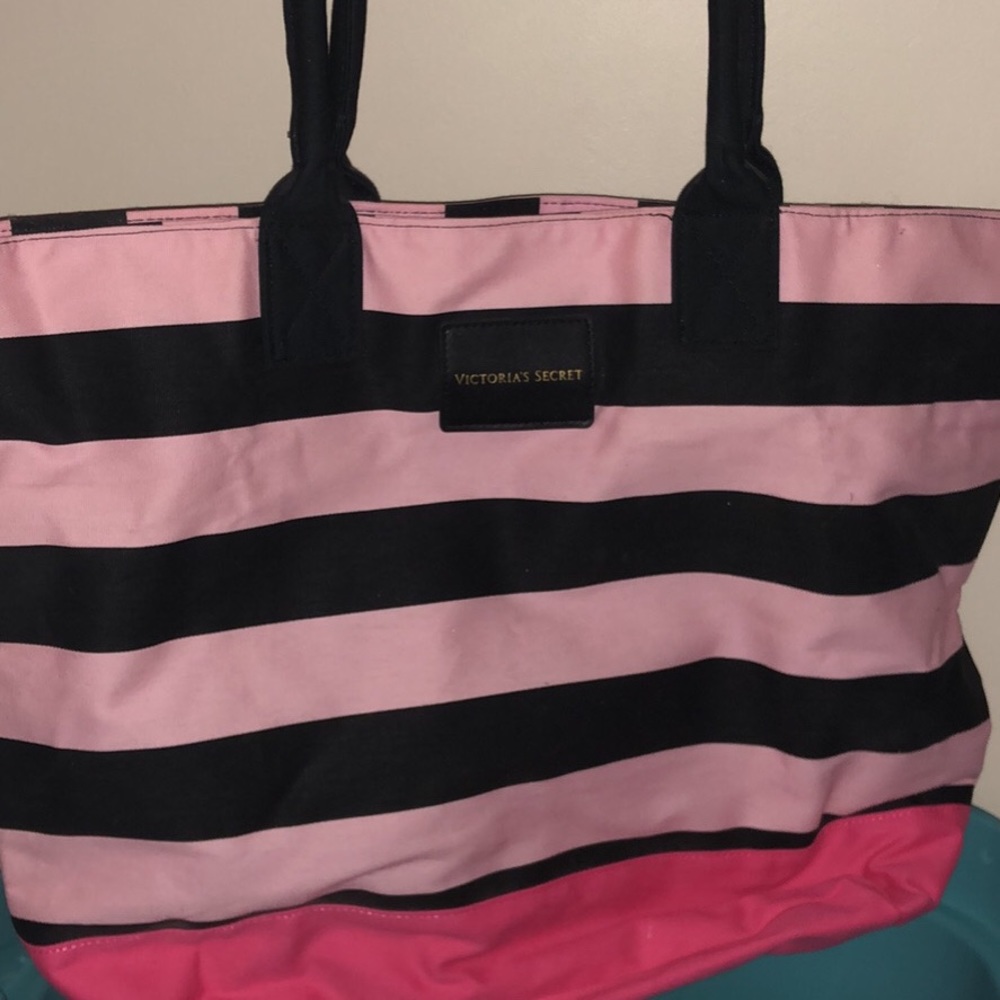 Lot of VS totes